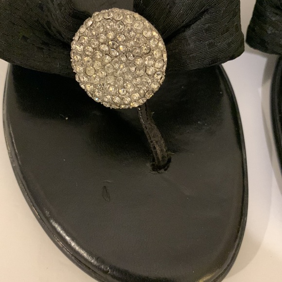 Italian Shoe Maker Thong Black Sandals With Rhinestone Accents Size 6.5. - Picture 3 of 7